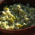 Salade de fèves et concombre sur graine de couscous