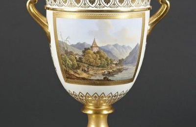 Sèvres. Vase glacière AB. Epoque Charles X, année 1825