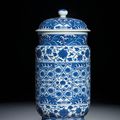 A fine Ming-style blue and white cylindrical jar and cover, Qing dynasty, 18th century