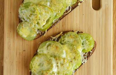 TARTiNE TOASTÉE COMTÉ & TOMATE VERTE