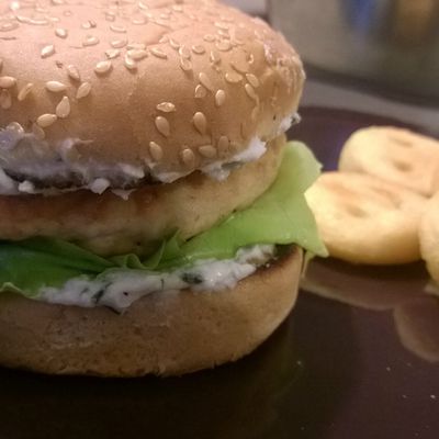 Hamburger au poulet et fromage frais