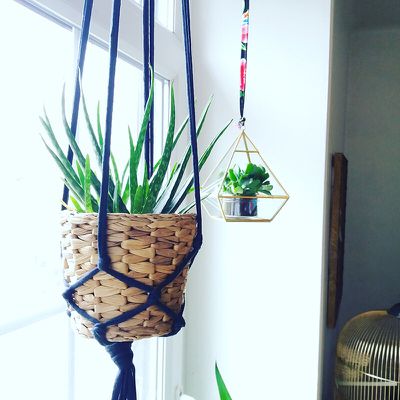 DIY d'avril : suspension macramé pelote de tissu recyclé