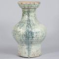 Vase Hu terre cuite à glaçure verte irisée. Chine dynastie Han. (206 avant JC à 220 après)