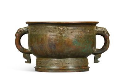 An archaic bronze ritual food vessel (Gui), Late Shang-Early Western Zhou dynasty 