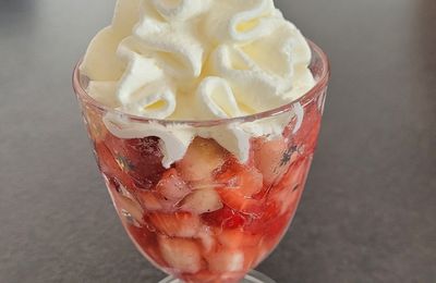 ...tartare de fraises, chic, facile et rapide... (Cathytutu)