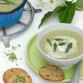 Le velouté d'asperges et ses biscuits aux graines et au cantal 