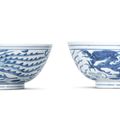A pair of blue and white 'dragon and phoenix' bowls, Late Ming dynasty
