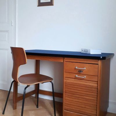 BUREAU EN CHÊNE AVEC RIDEAU