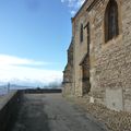 QUELQUES VUES PRISES DU PARVIS DE L'EGLISE DE ROUSSILLON...