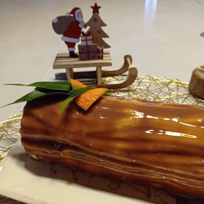 Bûche mousse de tonka et insert clémentines