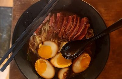 Ramen de bœuf, pakchoy et tamago