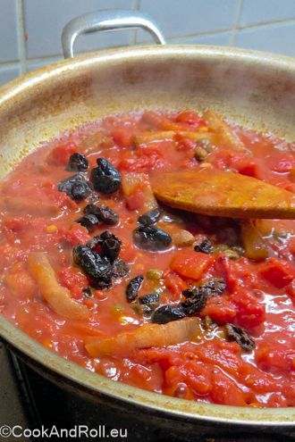 Spaghetti alla puttanesca con guanciale