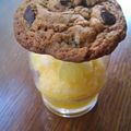 Un sorbet à l'orange tip-top sans sorbetière et son cookie au sucre bio noix de pécan raisin et pépites choc