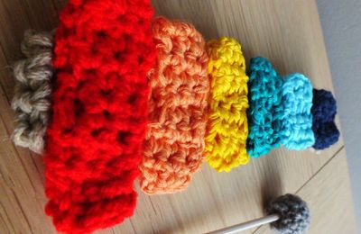 Faire un jouet aux couleurs acidulés au crochet …! 