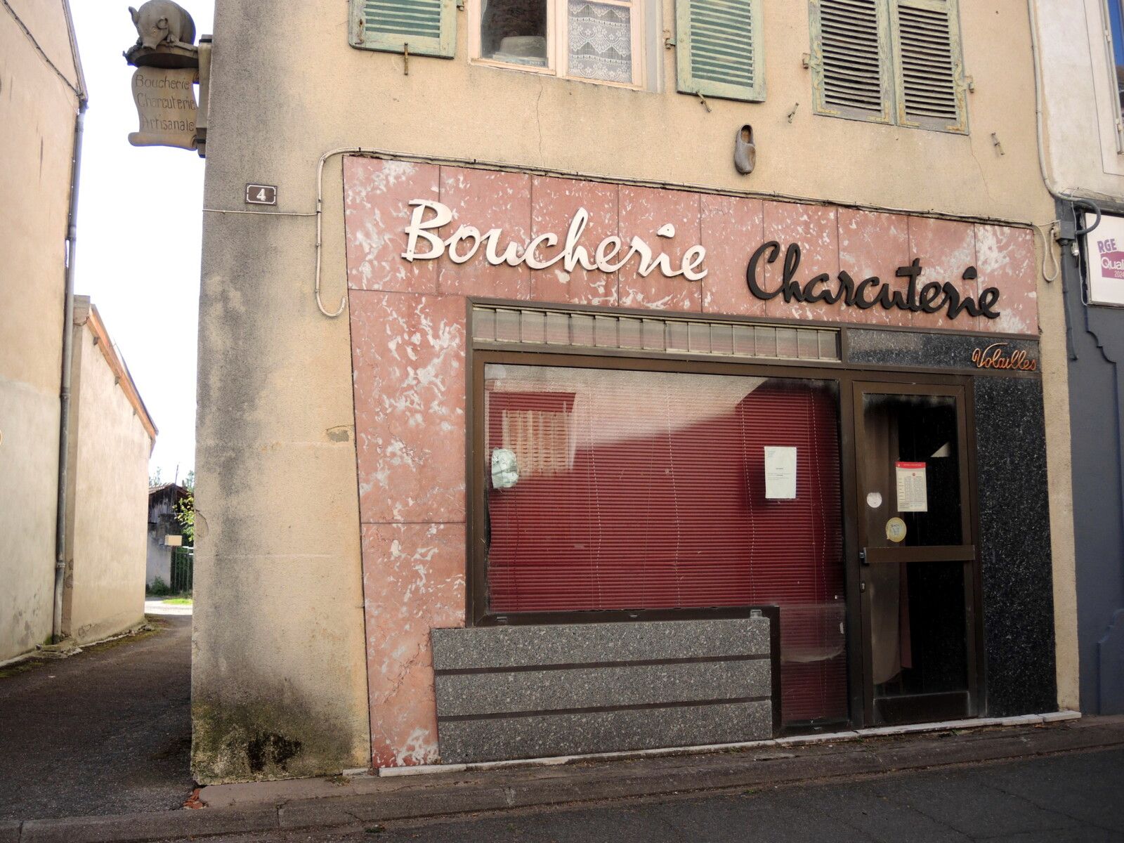 Cérilly, boucherie (03)