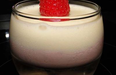 VERRINE DE MOUSSE CHOCOLAT BLANC ET CREME MASCARPONE A LA FRAMBOISE