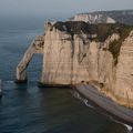 Les falaises d'Etretat menacées par l'érosion... touristique!