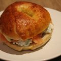 Bagels garnis au saumon et fromage de chèvre