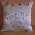 Coussin satin blanc 