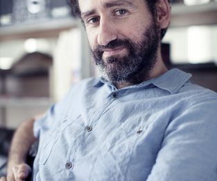 Rencontre avec le cinéaste Jon Garaño, réalisateur du film "Marco, l'énigme d'une vie.  