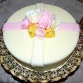 Gâteau fleurs en pâte à sucre