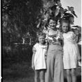 1937, Los Angeles - Norma Jeane avec Grace et des amies