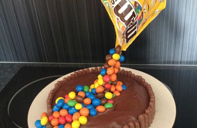 Gravity cake M&M'S