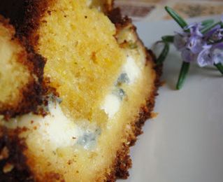 CAKE AU MIEL ET AU GORGONZOLA
