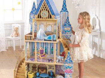 Décorer la chambre des princesses en bleu et doré