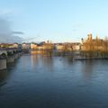 Loire, quai du Chatelet et cathédrale avant le coucher du soleil