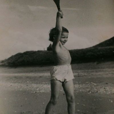 ta mère en slip à la plage