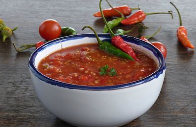 Rougail de tomates au piment et gingembre