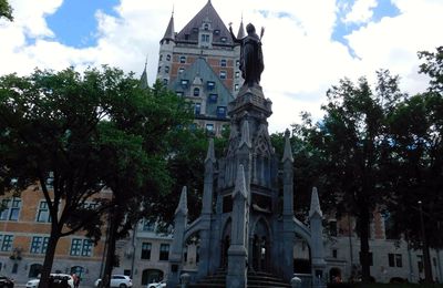 Monuments près du Château Frontenac