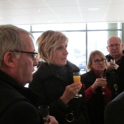 Evelyne Dhéliat à l'exposition d'orchidées à Chantilly. Petit coup à boire. Vendredi 27/11/15.