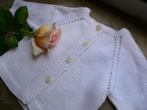 Brassière en commençant par l'encolure 