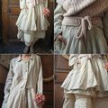 MLLE AMANDA : Veste en lin naturel, jupon en organdi rose poudré, écharpe en laine rose...