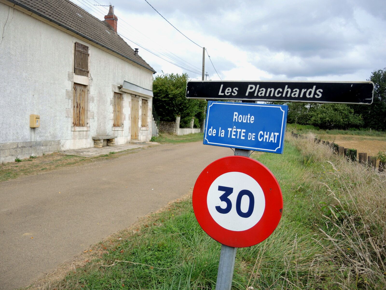 Les Bertins, route de la tête de chat, panneau. (58)