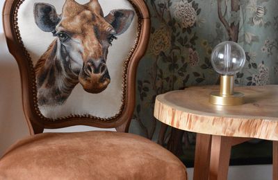 Ancienne chaise XIXe relookée: médaillon girafe