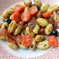 salade tiède de gnocchis au jambon de Parme, tomates confites, olives et basilic