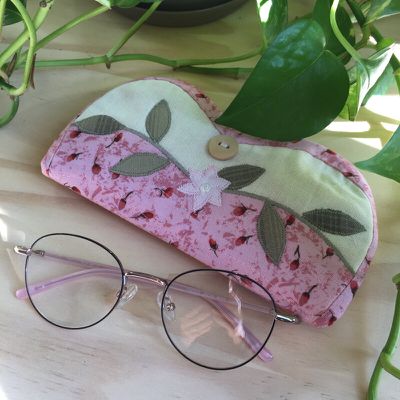 Etui à lunettes matelassé tout doux pour nous : les filles