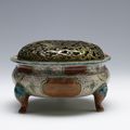 Polychrome tripod incense burner with gold decoration, Ming dynasty, Wanli reign (1573-1620)