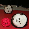 Cupcakes vanille, griotte déguisés en panda
