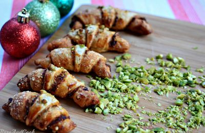 Croissants aux tomates séchées, grana padano et pistaches concassées {recette apéro}