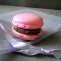 Macarons roses paillettés fourrage ovomaltine