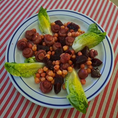 Salade de betterave aux pois chiches et aux champignons