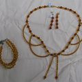 parure en ambre : collier, bracelet, boucles d'oreilles en ambre de la Baltique