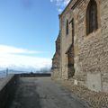 QUELQUES VUES PRISES DU PARVIS DE L'EGLISE DE ROUSSILLON...