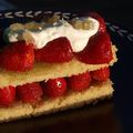 Gâteau au yaourt à l'anis, fraises et chantilly à l'angélique