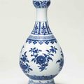A blue and white garlic-mouth vase, Daoguang six-character seal mark in underglaze blue and of the period (1820-1850)