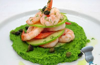 Salade de crevettes, coulis de petits pois et pomme verte